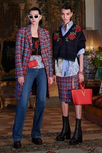 00017-Versace-Pre-Fall-2020.thumb.jpg.4a8d718820be561d7aa3189b69967c8a.jpg