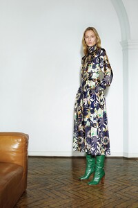 00018-Victoria-Beckham-Pre-Fall-2020.thumb.jpg.e75fea06861c6c03e773956fff1556ea.jpg