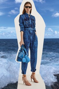 00020-Stella-McCartney-Resort-2020.thumb.jpg.1be528cb8347b07a22ded4162f9a3eef.jpg