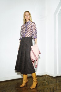 00020-Victoria-Beckham-Pre-Fall-2020.thumb.jpg.fb353ecfbfd8820b0ae740209b896198.jpg