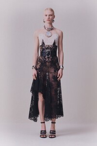 00022-ALEXANDER-MCQUEEN-PRE-FALL-20.thumb.jpg.b08c0f10a268b425d991dcf532b6af48.jpg