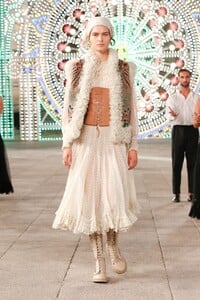 00022-Dior-Resort-Spring-2021.thumb.jpg.3a6825950045e5b6eb0c787a4631bd0d.jpg