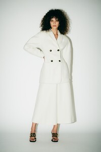 00022-Escada-Resort-2021.thumb.jpg.41deb2769c7a42ef5058798651594a80.jpg