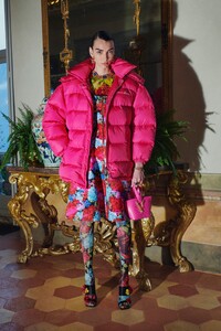 00022-Versace-Pre-Fall-2020.thumb.jpg.e63b18d021219af4bf63845ddcc921bf.jpg