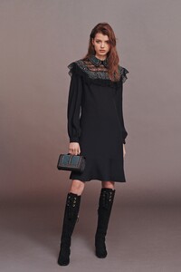 00023-Alberta-Ferretti-Pre-Fall-20.thumb.jpg.64e081568767d481c83a8dae16a72e29.jpg