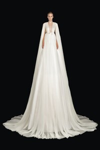 00024-Valentino-Couture-Fall-2020.thumb.jpg.dba05d2863f9d5b9b87d3a1d4bb4e5b5.jpg