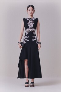 00025-ALEXANDER-MCQUEEN-PRE-FALL-20.thumb.jpg.c3d310da8f28dc6d8d723878df2c59bb.jpg