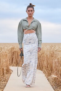 00025-Jacquemus-Spring-21.thumb.jpg.22c0a0a947ca73025aaa8d7a95a1bd28.jpg