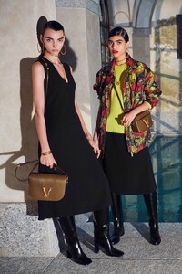 00025-Versace-Pre-Fall-2020.thumb.jpg.ee3491678b413c45abe6a59c8750646a.jpg