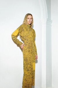 00025-Victoria-Beckham-Pre-Fall-2020.thumb.jpg.afb937b8cdaf697726150833cb39b308.jpg