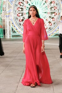 00027-Dior-Resort-Spring-2021.thumb.jpg.6937c47cf502c6eab3a0fa2d654621fc.jpg