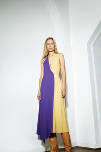 00027-Victoria-Beckham-Pre-Fall-2020.thumb.jpg.ae8b5819ff440dbace6a6dfc1ebf2c28.jpg