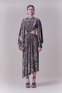 00028-ALEXANDER-MCQUEEN-PRE-FALL-20.thumb.jpg.4e28174982ad51c1b68e63b1efdf3e32.jpg