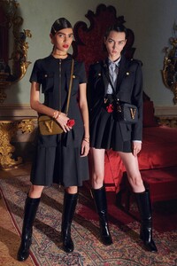 00028-Versace-Pre-Fall-2020.thumb.jpg.fa17dc44c8d4adeed6a57062461fefd1.jpg