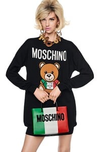 00029-Moschino-RESORT-21.thumb.jpg.614509eacbcc1df1bc8ca77245ce667d.jpg