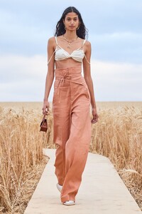 00033-Jacquemus-Spring-21.thumb.jpg.7c63179540914295544516b1ef7563a6.jpg