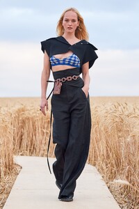 00038-Jacquemus-Spring-21.thumb.jpg.b0067aaf809bbef8ddcb6c81cb5219c8.jpg