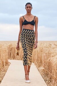 00042-Jacquemus-Spring-21.thumb.jpg.531aa6c652ba564aafaae2474b0e7921.jpg