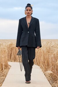 00047-Jacquemus-Spring-21.thumb.jpg.f14568311026820b63fbbed93ec2a311.jpg