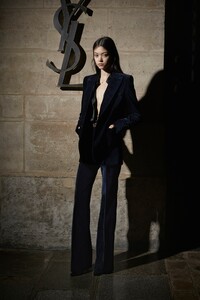 00047-Saint-Laurent-Womens-Pre-Fall-2020.thumb.jpg.7a50a6e0489eb81faffad9ce535cf1ad.jpg