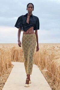 00048-Jacquemus-Spring-21.thumb.jpg.c327767afbb2df8a8e3bb7eef71a9e53.jpg