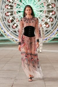 00053-Dior-Resort-Spring-2021.thumb.jpg.7e5a14ebcae5bf326a0c6ac06804ad90.jpg