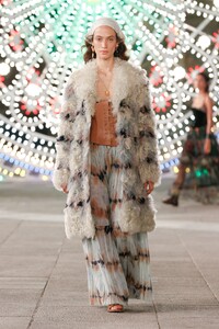 00055-Dior-Resort-Spring-2021.thumb.jpg.4783529bf2b633491a755f7dc0536273.jpg