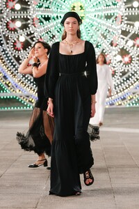 00059-Dior-Resort-Spring-2021.thumb.jpg.39b4e03265a50dab982bd4165d233ff4.jpg