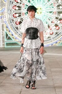 00061-Dior-Resort-Spring-2021.thumb.jpg.4a65121b5126242973016e05604a82a2.jpg