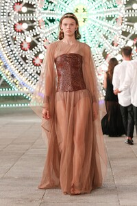 00086-Dior-Resort-Spring-2021.thumb.jpg.61b37dcee7b6386ecb62cc51397da5ad.jpg