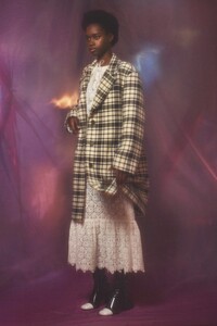 0017-MiuMiu-Automne20.thumb.jpg.3561b24b86b830035c5343ad3fc61496.jpg
