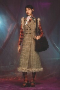 0028-MiuMiu-Automne20.thumb.jpg.ac4e9740b91bdfac307cf2ab3d5caf9c.jpg