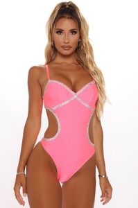 06-17-20Studiio3_RM_SA_09-01-18_20_LT3242B_Pink_0058_JK.jpg