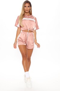 06-24-20Studio3_CE_SA_09-40-14_24_WH36535_Pink_0036_RG.jpg