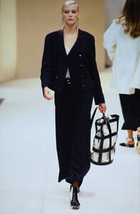 1044993681_salvatore-ferragamo-ss-1994(5).thumb.jpg.c909088c040be8471c1ae20ff6da6cda.jpg