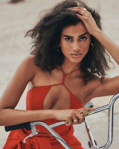 Imaan Hammam 1.jpg