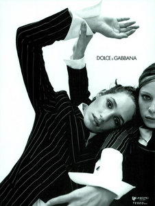 1046129248_Sorrenti_Dolce__Gabbana_Spring_Summer_1994_05.thumb.png.ab340e0bce7d0f623497103c3b2f07cb.png