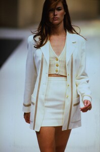 1052430243_salvatore-ferragamo-ss-1994(7).thumb.jpg.9d607a5a57c5d5cf43f14f71f08d43fc.jpg