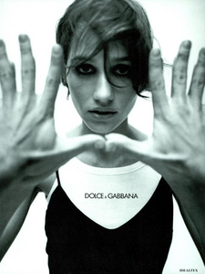 1094002819_Sorrenti_Dolce__Gabbana_Spring_Summer_1994_07.thumb.png.d6240983507fb535c91a093e460e949f.png