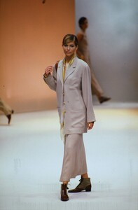 1112029155_salvatore-ferragamo-ss-1994(1).thumb.jpg.14dd89af5020c6a29fbc3801fd86fee3.jpg