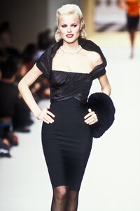 1139694714_HerveLeger1995WomenRTW95.thumb.jpg.5d9ff03e84e80b93e07c5ea2080d4a62.jpg