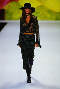 1190056723_anna-sui-fw-2000(5).thumb.jpg.d5dbb951364e7d9dc7e7b3f6b23319ad.jpg