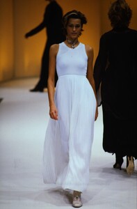 1212298356_salvatore-ferragamo-ss-1994(10).thumb.jpg.9d3fbae308ece33a768548fb5b49121e.jpg