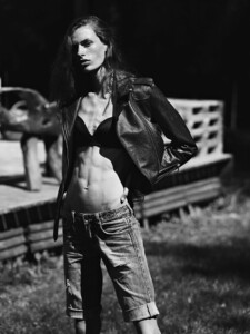 1230354806_KARLIJNKUSTERSbyLULULAFALAISE_39.thumb.jpg.0f26f141cf635907589a558f8b7c9070.jpg