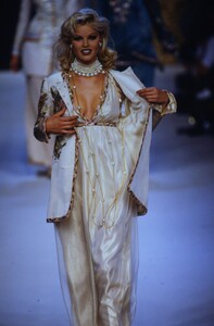 1271640563_chanel-hc-fw-1992(10).thumb.jpg.bbabfccf34d3cce723cecb6e5f3e13b9.jpg