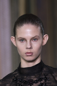 1273982287_OlivierTheyskensFall2019DetailsHJPA08a3qzVx.thumb.jpg.e1919d4e5d293522ae6240318fe8fc7b.jpg