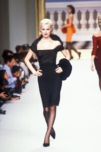 127576486_HerveLeger1995WomenRTW94.thumb.jpg.2463bceb8997e4da093cbda30a4220d7.jpg