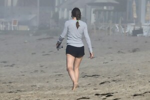     jen150720BZNimage136.jpg
