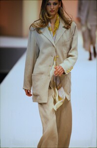 1342912938_salvatore-ferragamo-ss-1994(6).thumb.jpg.4d3726132c8dca3b7f80cc14bf1ebce1.jpg