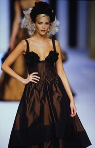 1360427673_nadja-valentino-fw-1994(5).thumb.jpg.bcfd861b785ebef6629636c334bab434.jpg